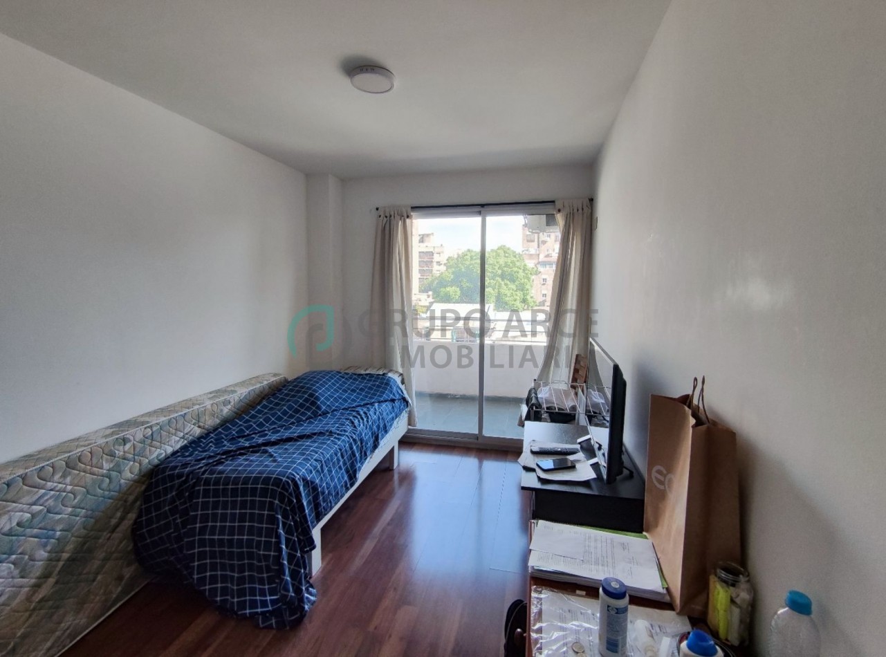 Venta departamento de 1 dormitorio contrafrente en Lourdes