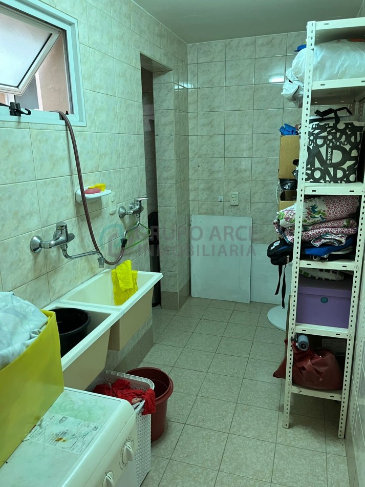 Casa + 2 locales a la VENTA pleno centro Galvez