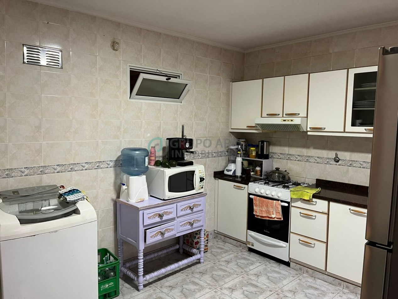 Casa + 2 locales a la VENTA pleno centro Galvez