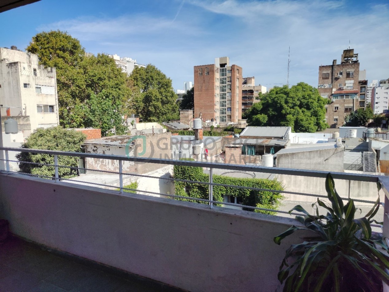 Venta departamento de 1 dormitorio contrafrente en Lourdes