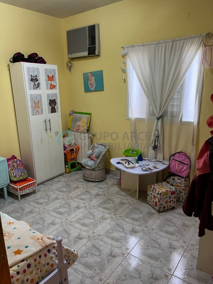 Casa + 2 locales a la VENTA pleno centro Galvez