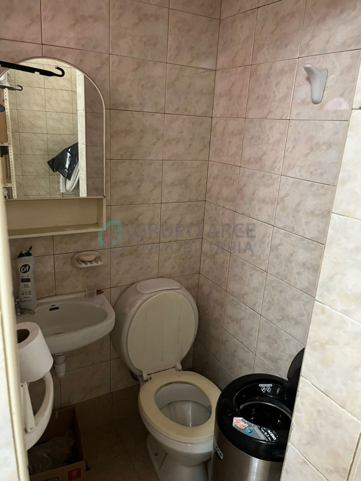 Casa + 2 locales a la VENTA pleno centro Galvez