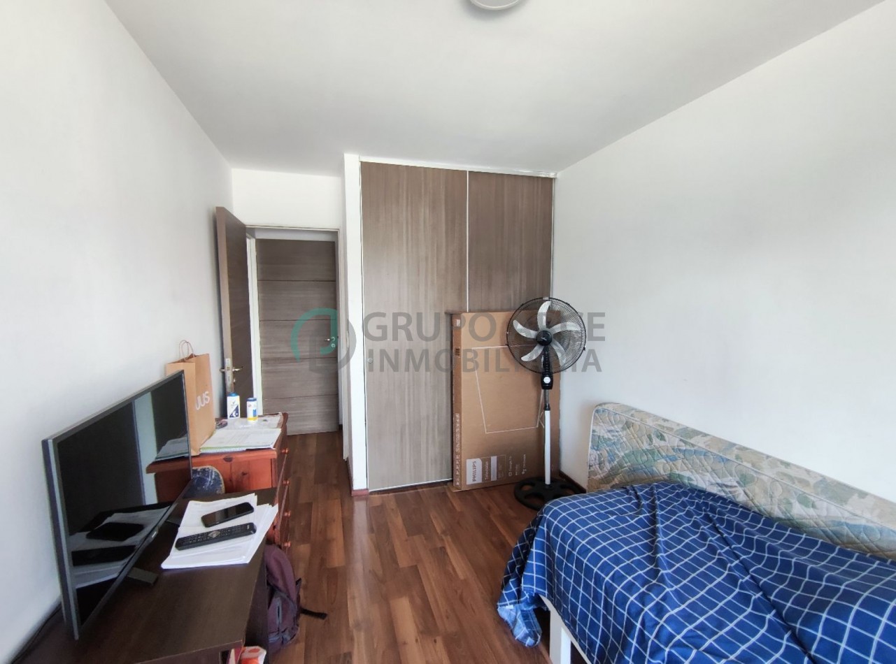 Venta departamento de 1 dormitorio contrafrente en Lourdes