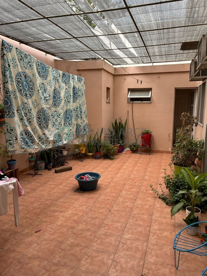 Casa + 2 locales a la VENTA pleno centro Galvez