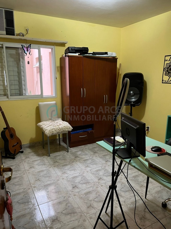 Casa + 2 locales a la VENTA pleno centro Galvez