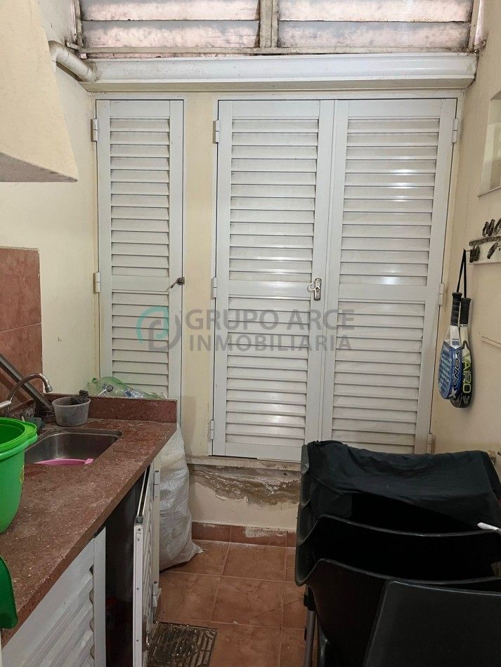 Casa + 2 locales a la VENTA pleno centro Galvez