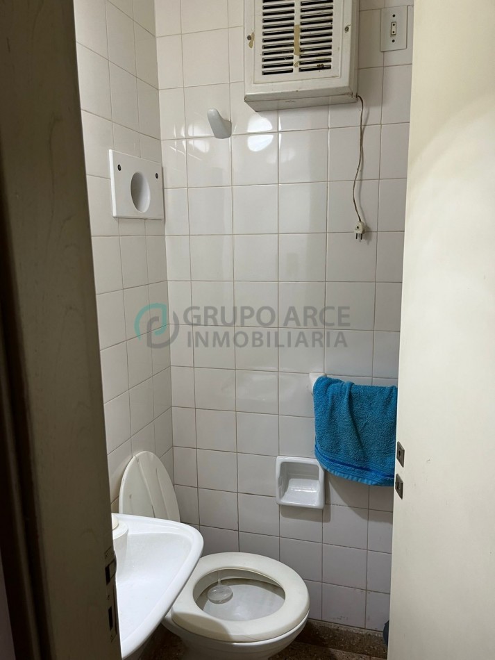 Casa + 2 locales a la VENTA pleno centro Galvez