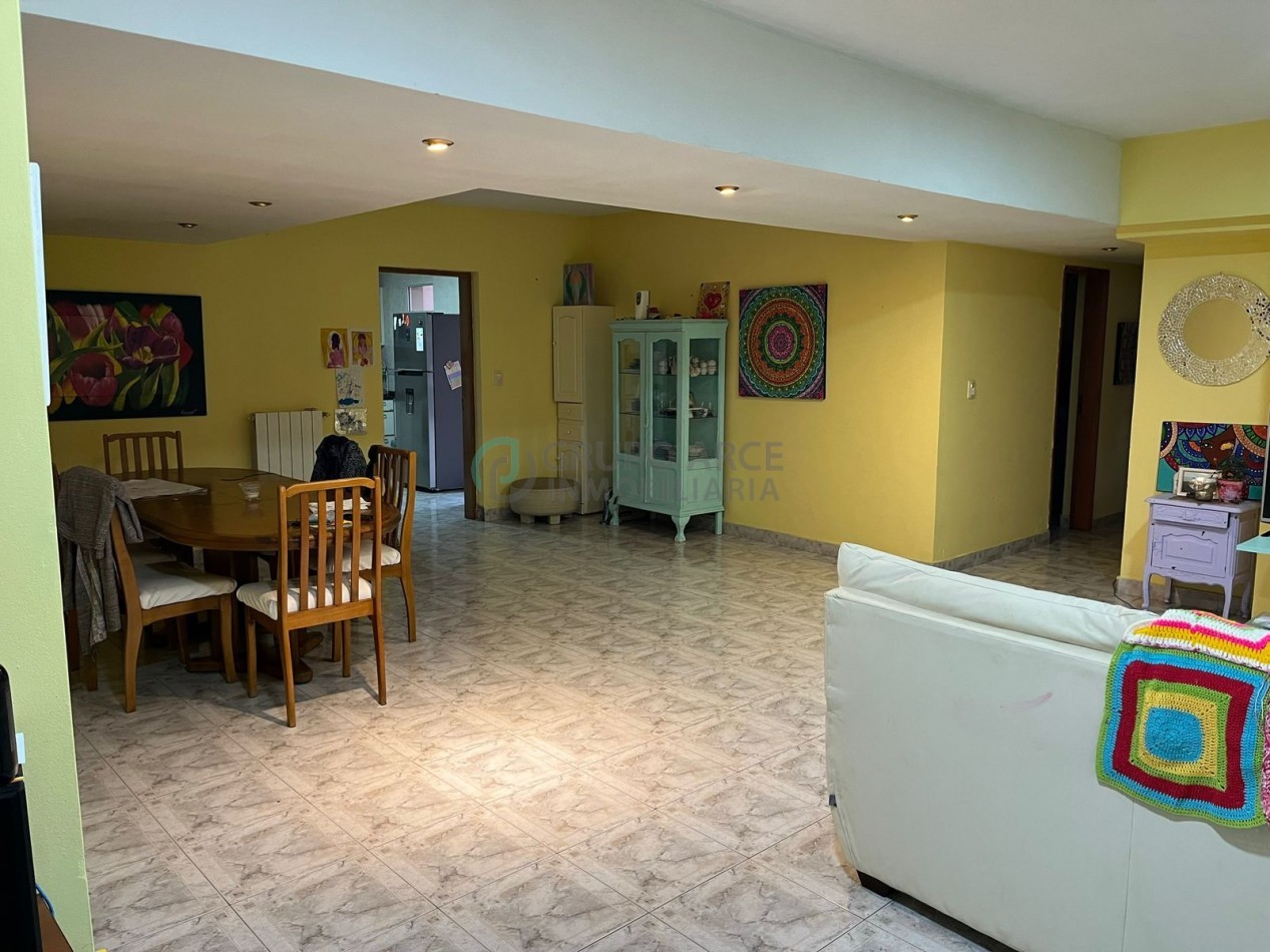 Casa + 2 locales a la VENTA pleno centro Galvez