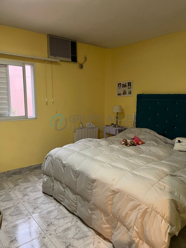 Casa + 2 locales a la VENTA pleno centro Galvez