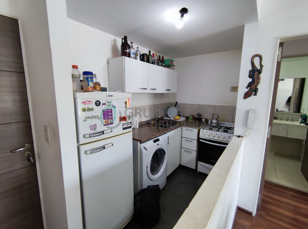 Venta departamento de 1 dormitorio contrafrente en Lourdes