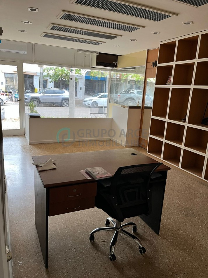 Casa + 2 locales a la VENTA pleno centro Galvez