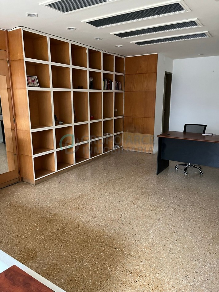 Casa + 2 locales a la VENTA pleno centro Galvez