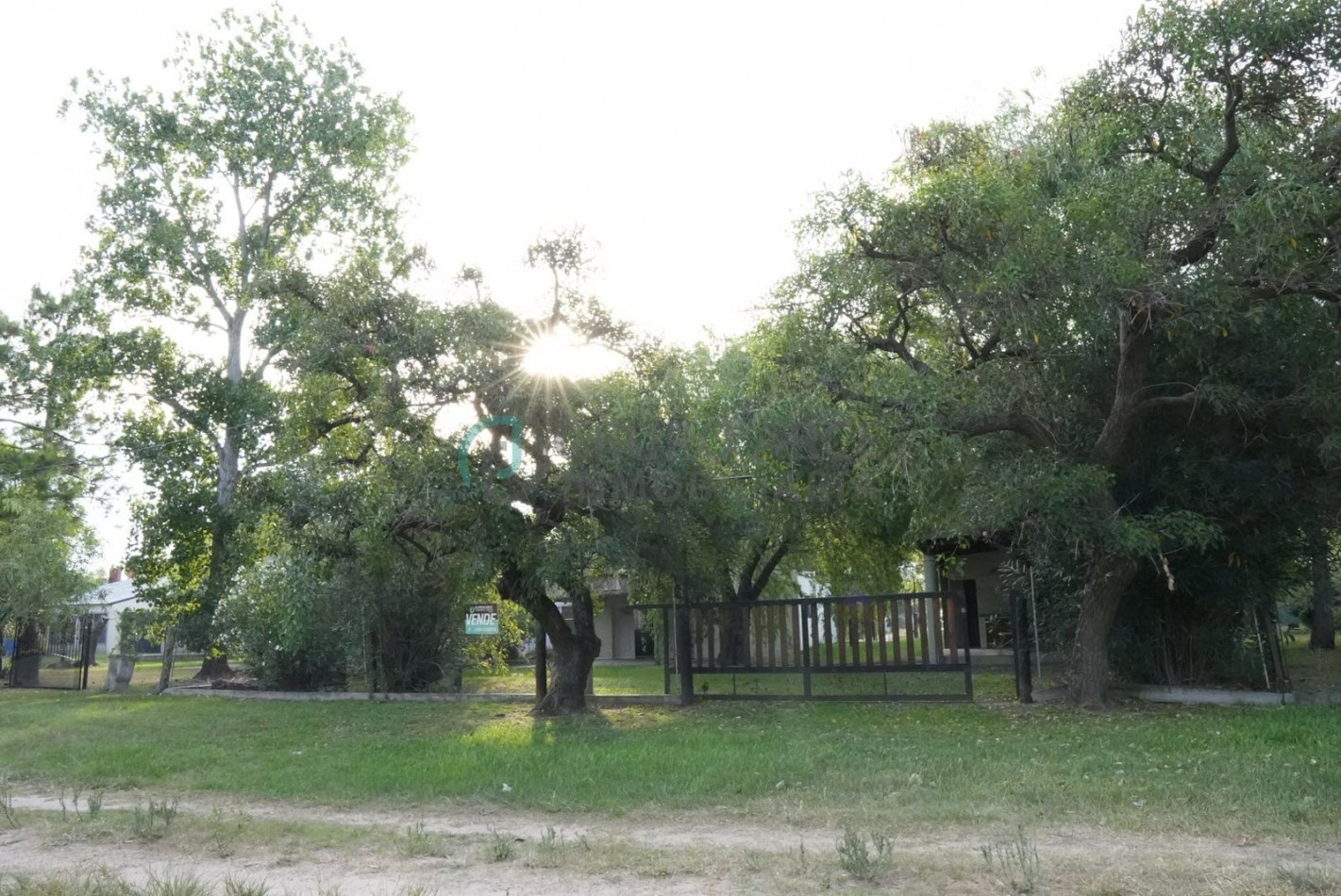 Casa con amplio terreno y quincho en Barrio Comipini - Arocena