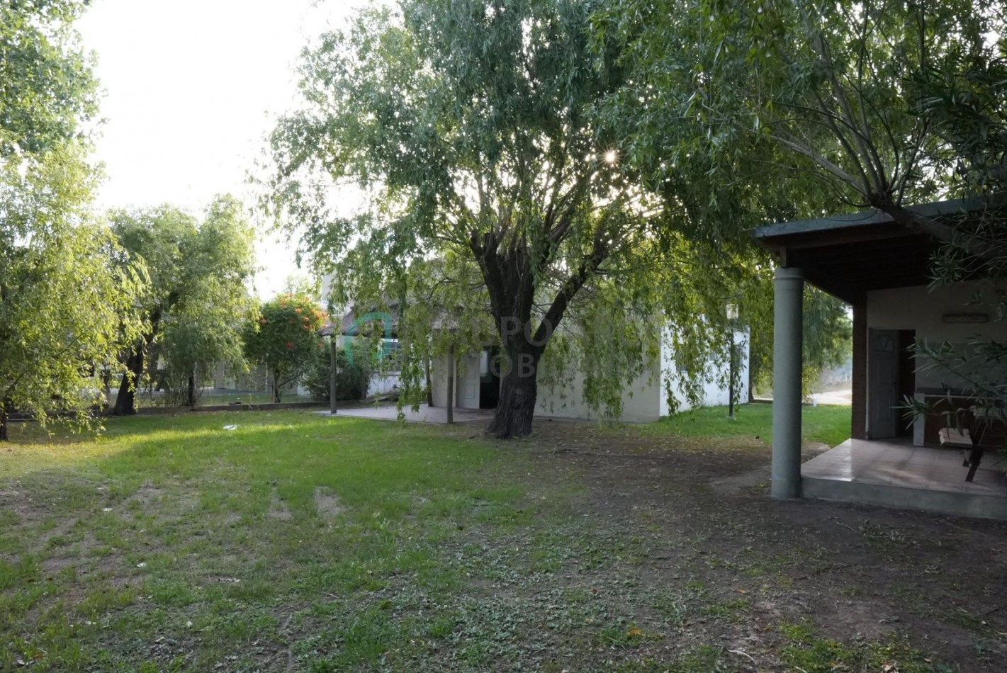 Casa con amplio terreno y quincho en Barrio Comipini - Arocena