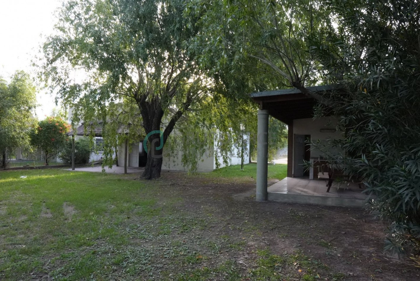 Casa con amplio terreno y quincho en Barrio Comipini - Arocena