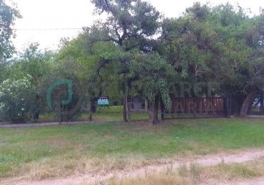 Casa con amplio terreno y quincho en Barrio Comipini - Arocena